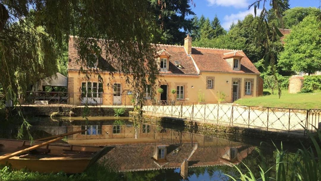 Le Moulin De Corneil Bed & Breakfast Mezilles ภายนอก รูปภาพ