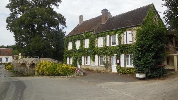 Le Moulin De Corneil Bed & Breakfast Mezilles ภายนอก รูปภาพ